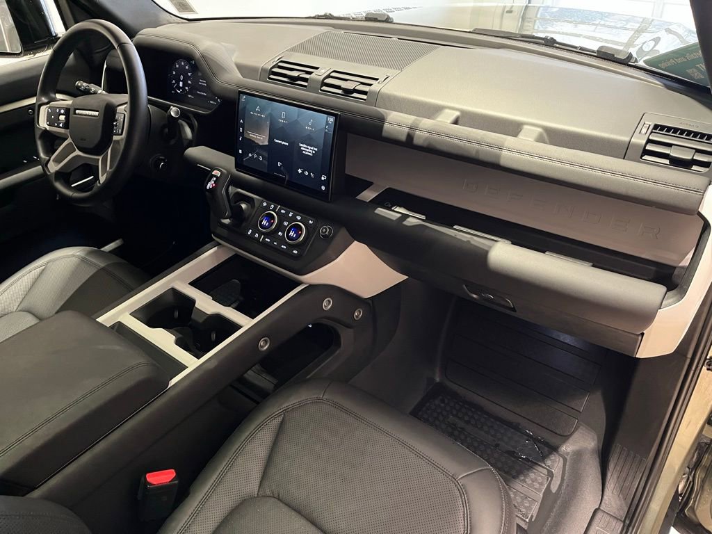 Used 2025 Land Rover Defender 110 S image 26