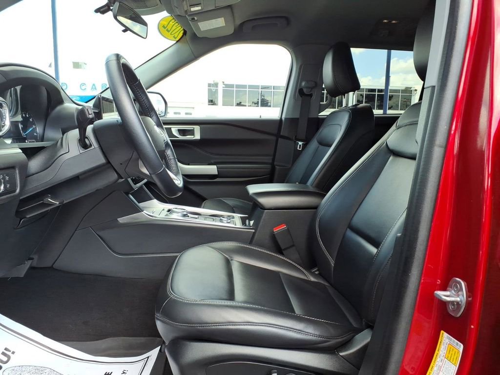 Used 2022 Ford Explorer XLT w/ Equipment Group 202A image 16