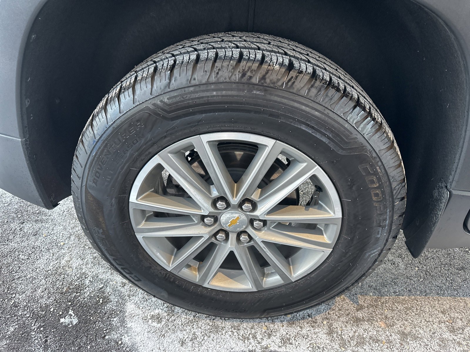 Used 2023 Chevrolet Traverse LT image 11