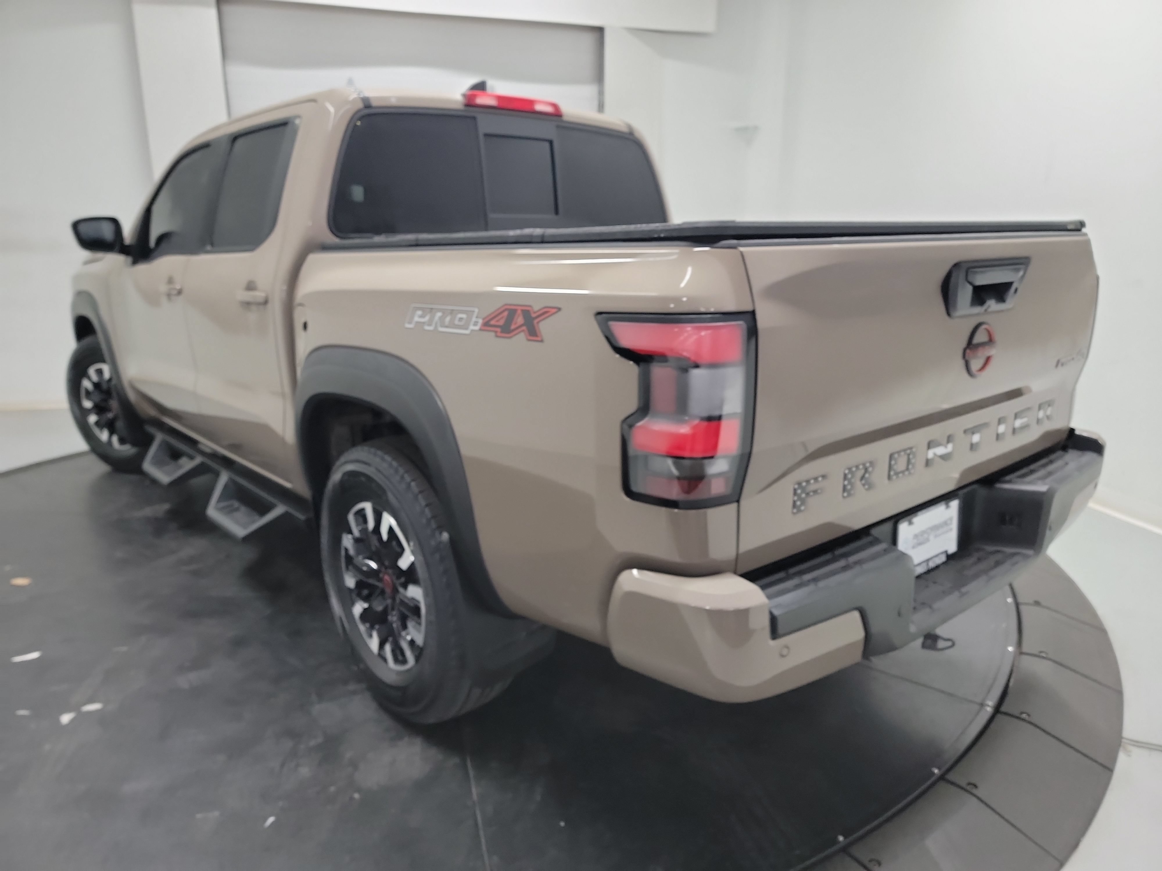 Used 2022 Nissan Frontier PRO-4X w/ Technology Package AWD/4WD image 6
