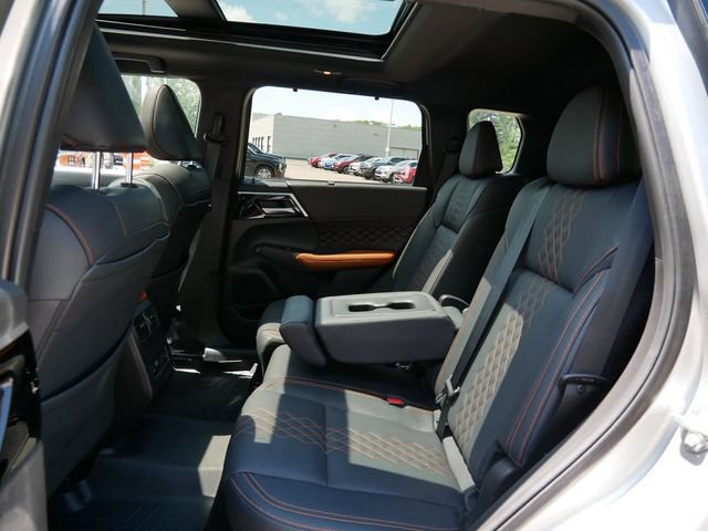 Used 2024 Mitsubishi Outlander SEL AWD/4WD image 11
