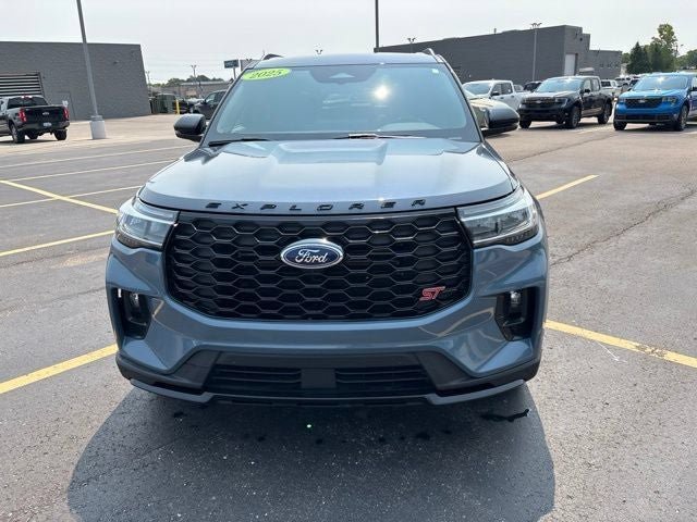 Used 2025 Ford Explorer ST AWD/4WD image 17