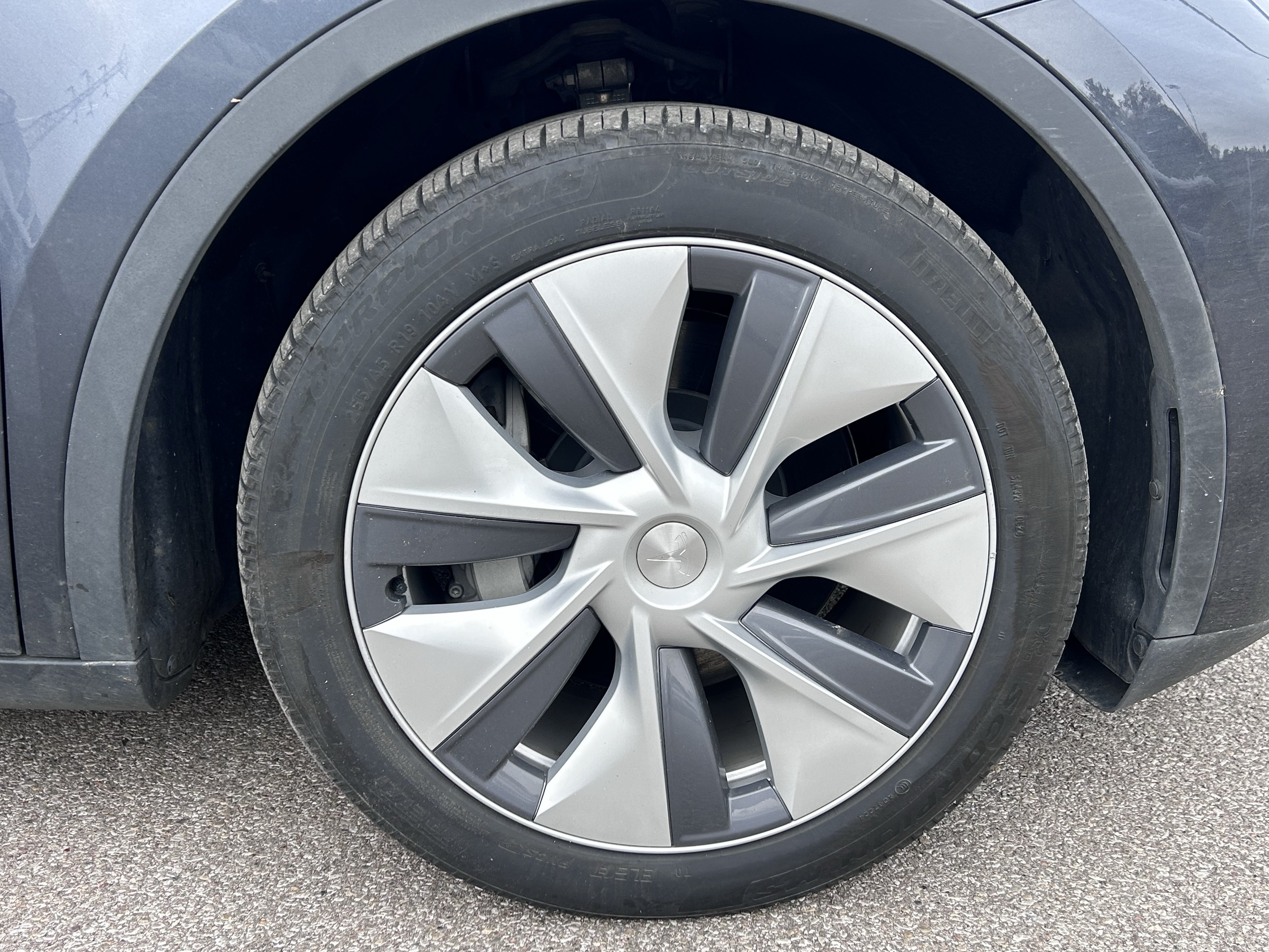 Used 2024 Tesla Model Y Long Range AWD/4WD image 9
