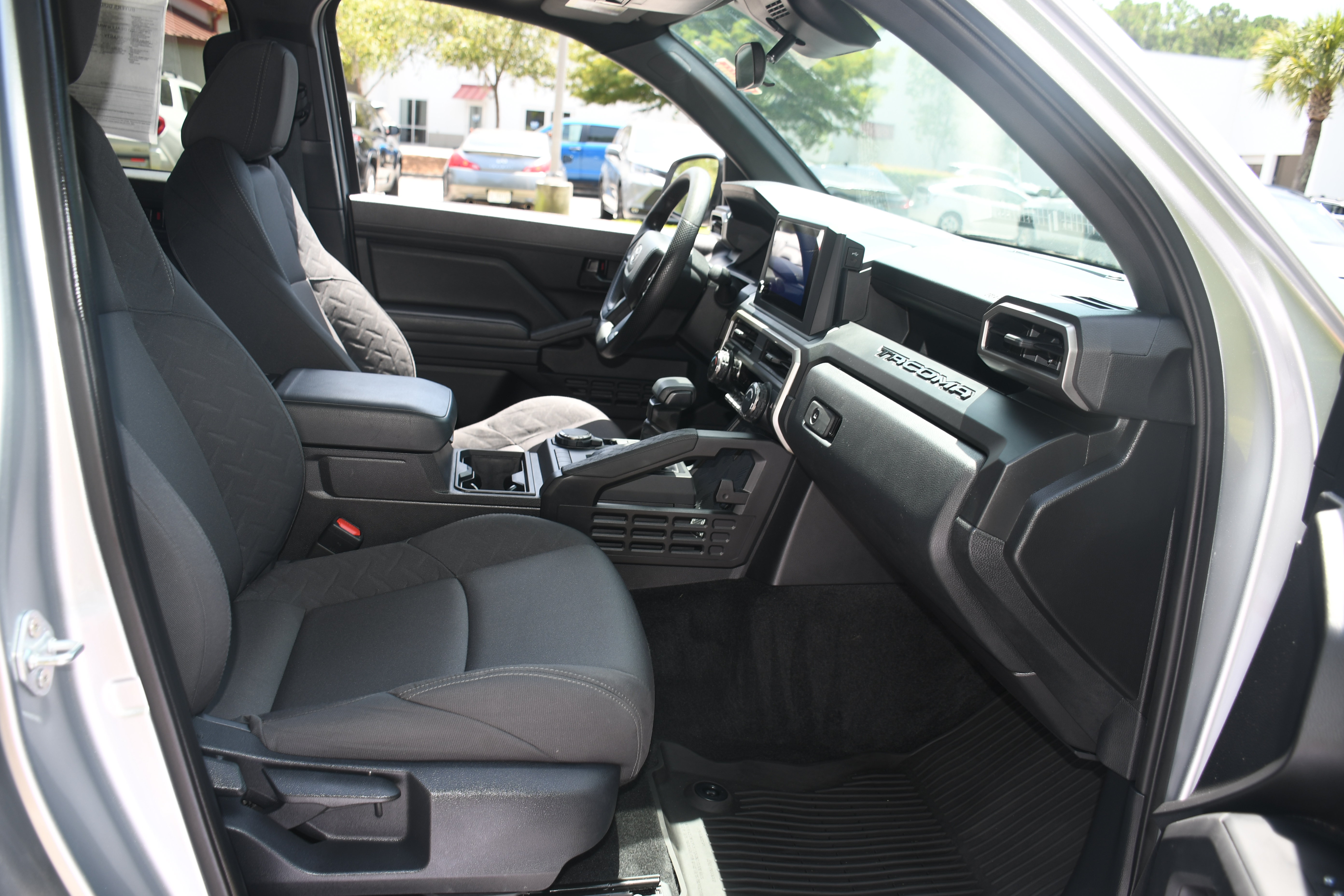 Used 2025 Toyota Tacoma SR AWD/4WD image 19
