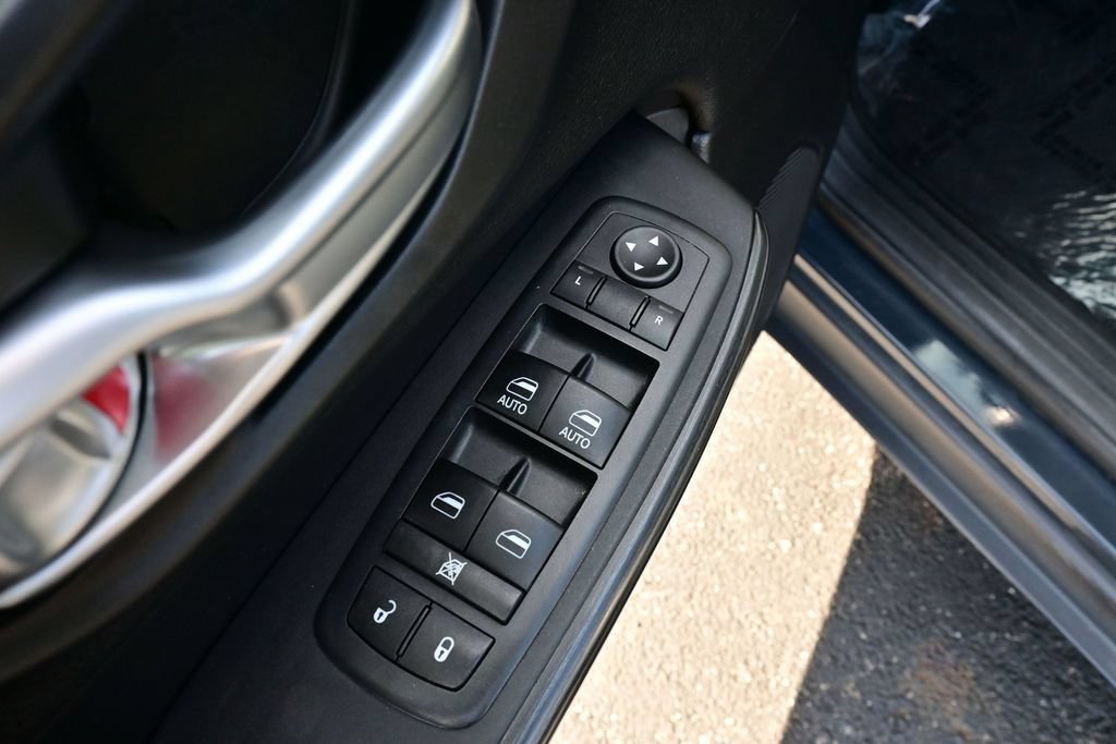 Used 2016 Jeep Cherokee 75th Anniversary AWD/4WD image 10