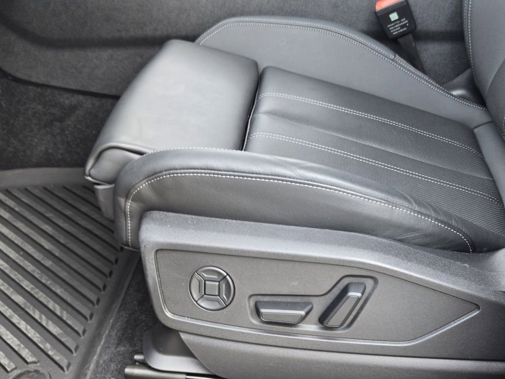 Used 2025 Audi Q5 Premium Plus w/ Premium Plus image 26