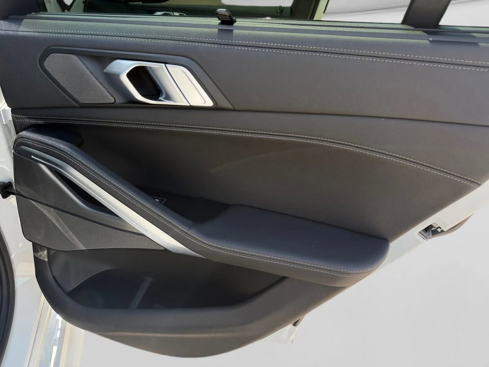 Used 2021 BMW X6 sDrive40i w/ Executive Package RWD image 31