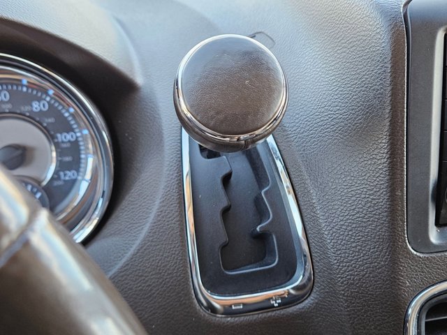 Used 2012 Chrysler Town & Country Touring image 12