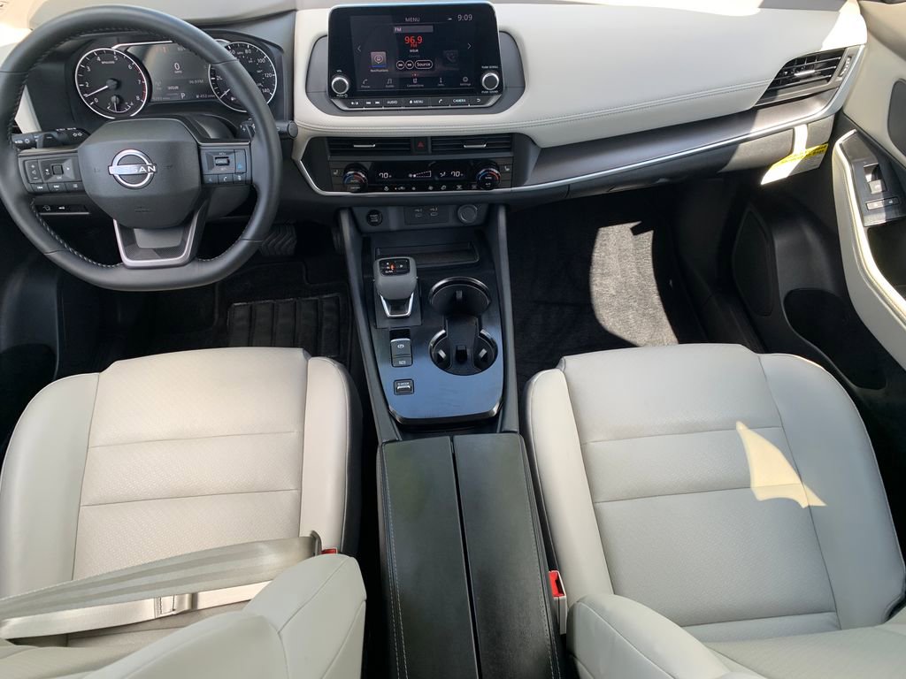 Used 2026 Nissan Rogue SV w/ SV Premium Package image 15