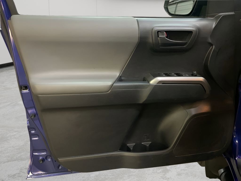 Used 2022 Toyota Tacoma SR5 image 28