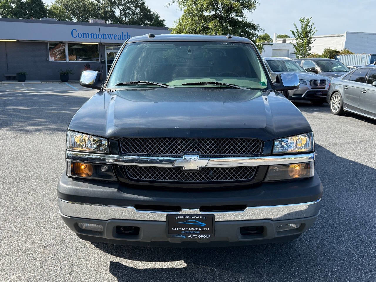 Used 2005 Chevrolet Avalanche LS w/ Chrome Exterior Package image 2