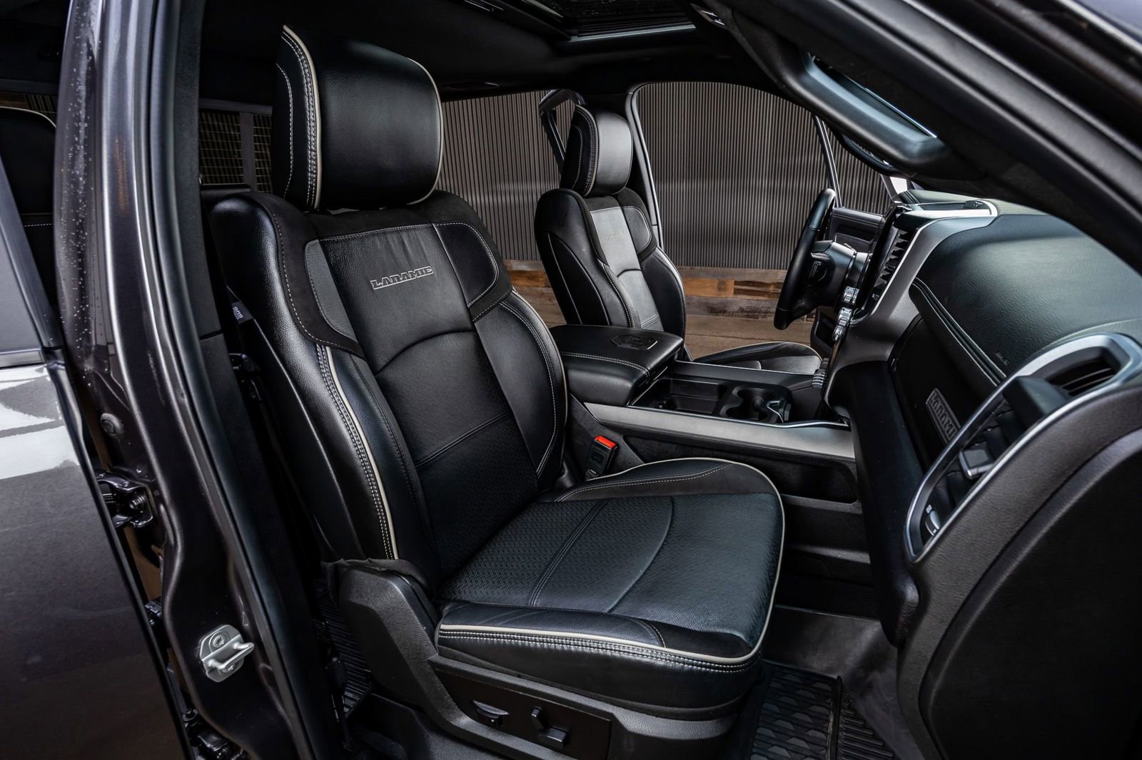 Used 2024 RAM 2500 Laramie w/ Night Edition AWD/4WD image 30