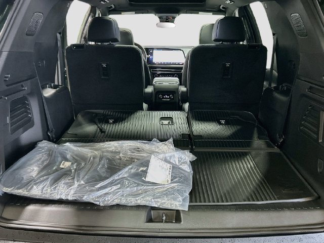 New 2027 Chevrolet Traverse LT w/ Sun and Wheel Package FWD image 28
