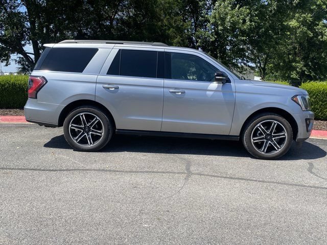 Used 2021 Ford Expedition Limited AWD/4WD image 2