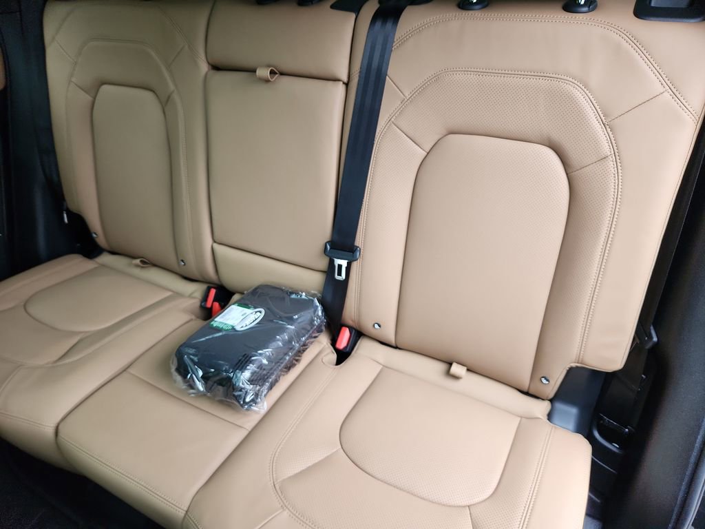 New 2026 Land Rover Defender 110 X-Dynamic SE AWD/4WD image 23