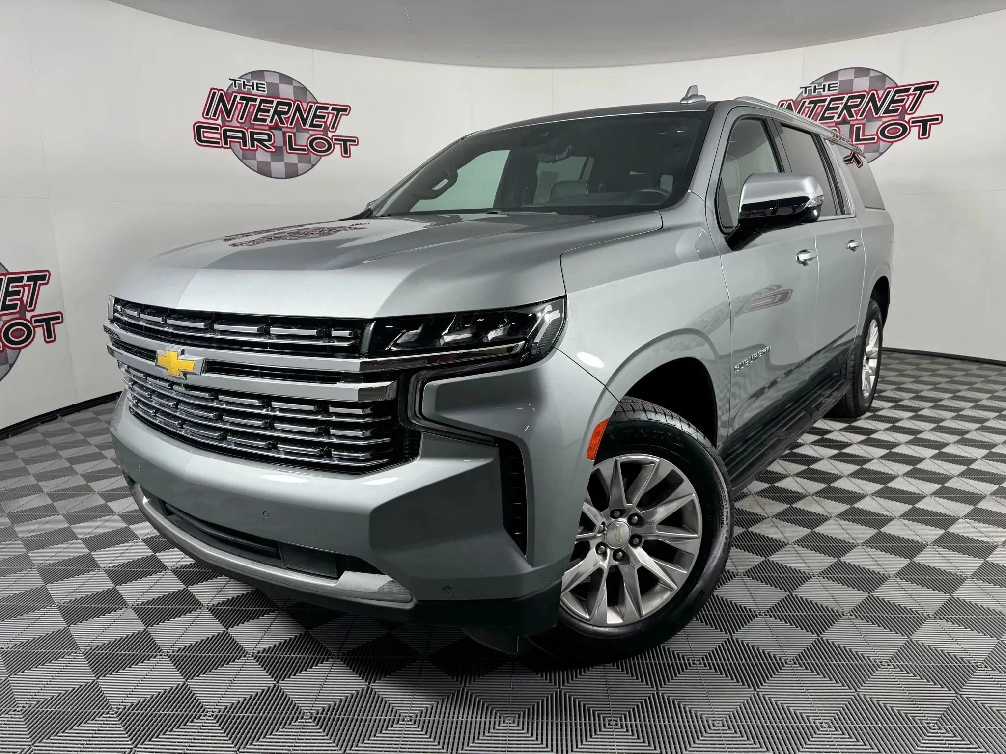 Used 2024 Chevrolet Suburban Premier AWD/4WD image 1