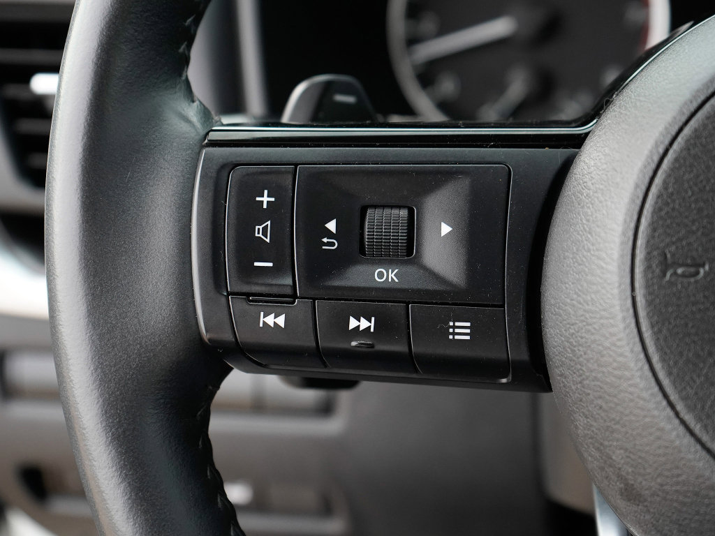 Used 2023 Nissan Rogue SV w/ SV Premium B Package image 11