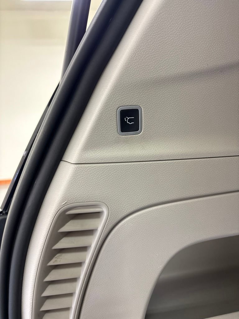 Used 2019 Chrysler Pacifica Touring-L FWD image 10