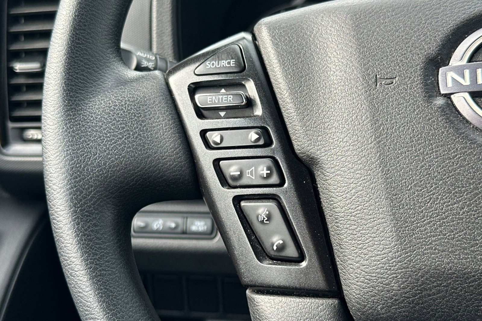 Used 2023 Nissan Frontier SV w/ Midnight Edition Package image 29