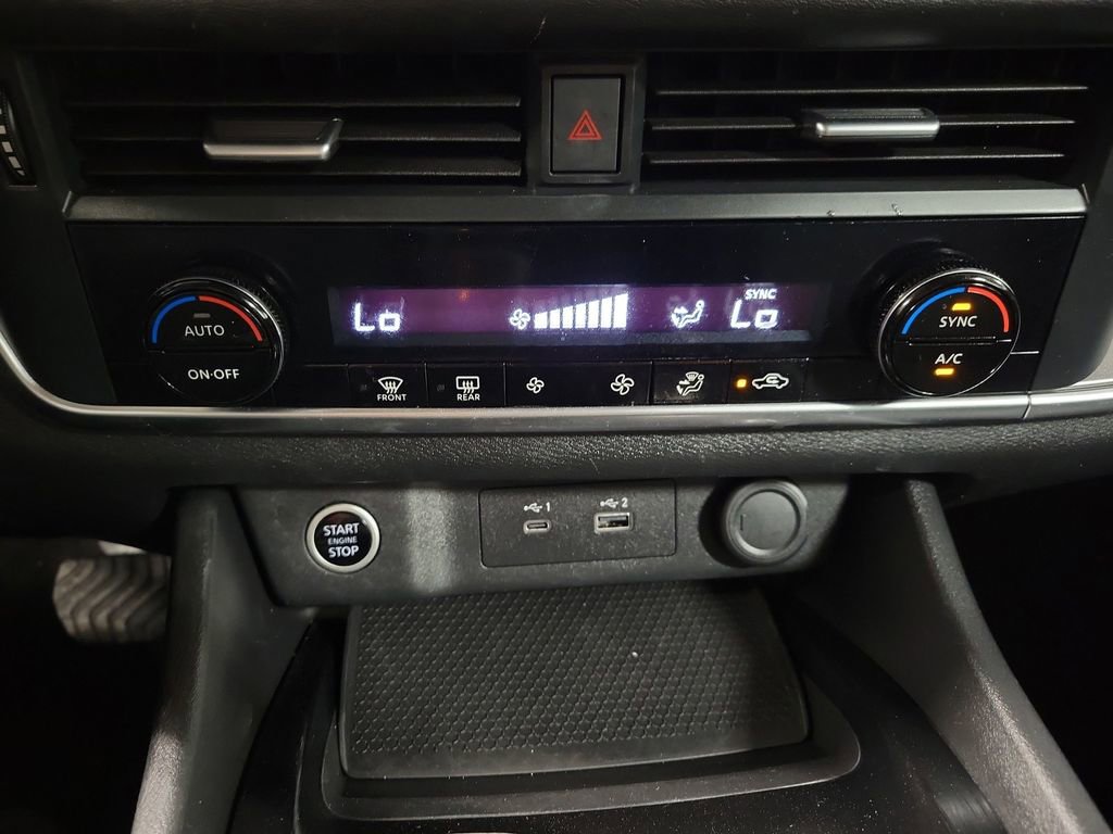 Used 2023 Nissan Rogue SV AWD/4WD image 18