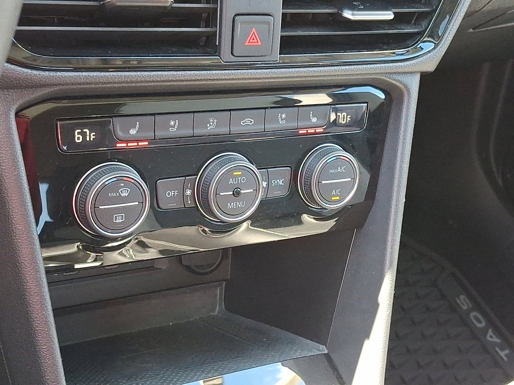 Used 2022 Volkswagen Taos SEL image 28