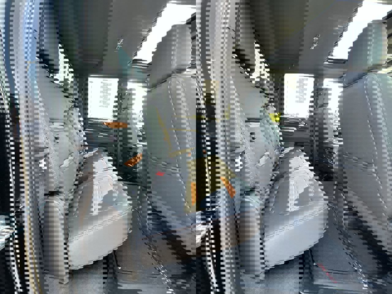 Used 2024 GMC Sierra 2500 AT4 w/ Technology Package image 19