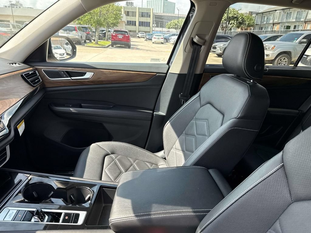 Used 2025 Volkswagen Atlas SE FWD image 15