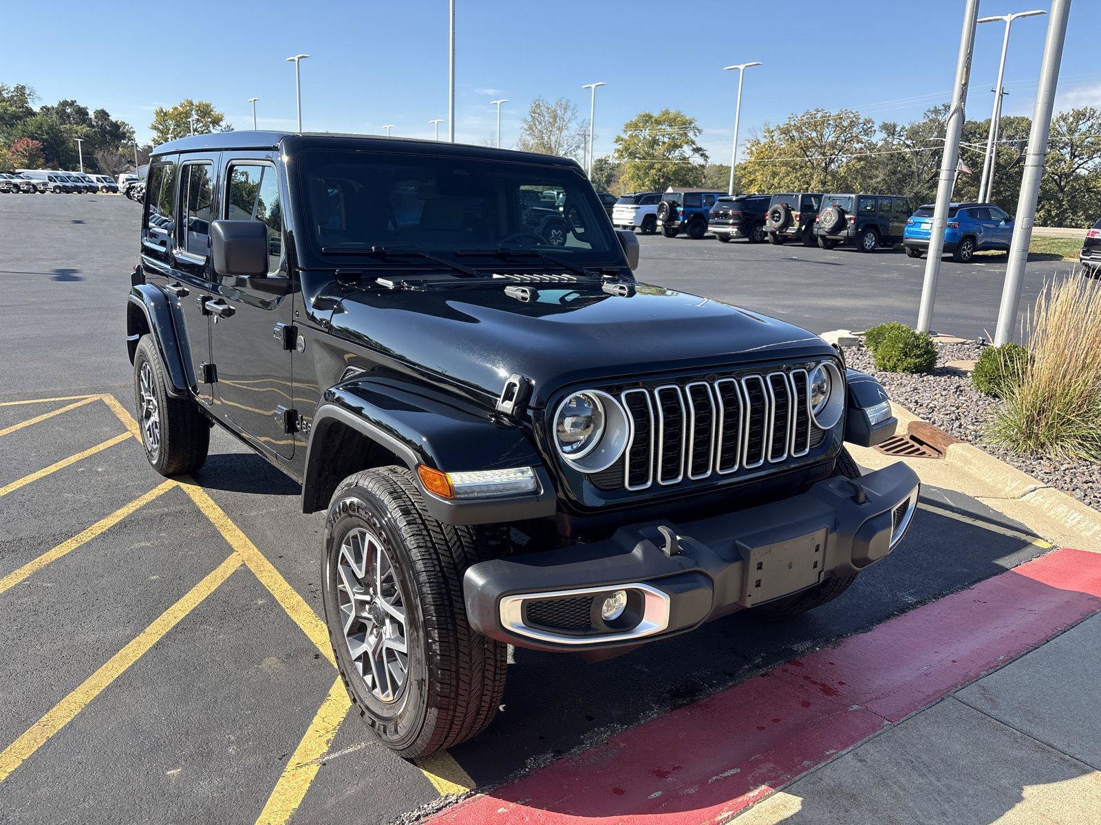 Used 2026 Jeep Wrangler Unlimited Sahara AWD/4WD image 3