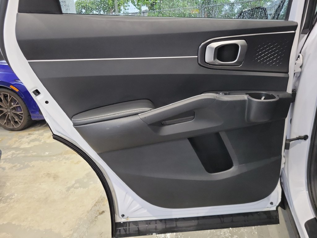 Used 2021 Kia Sorento S w/ Panoramic Sunroof Package FWD image 14
