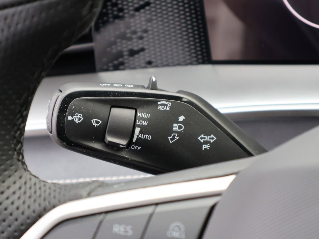New 2026 Volkswagen Tiguan SE R-Line AWD/4WD image 37