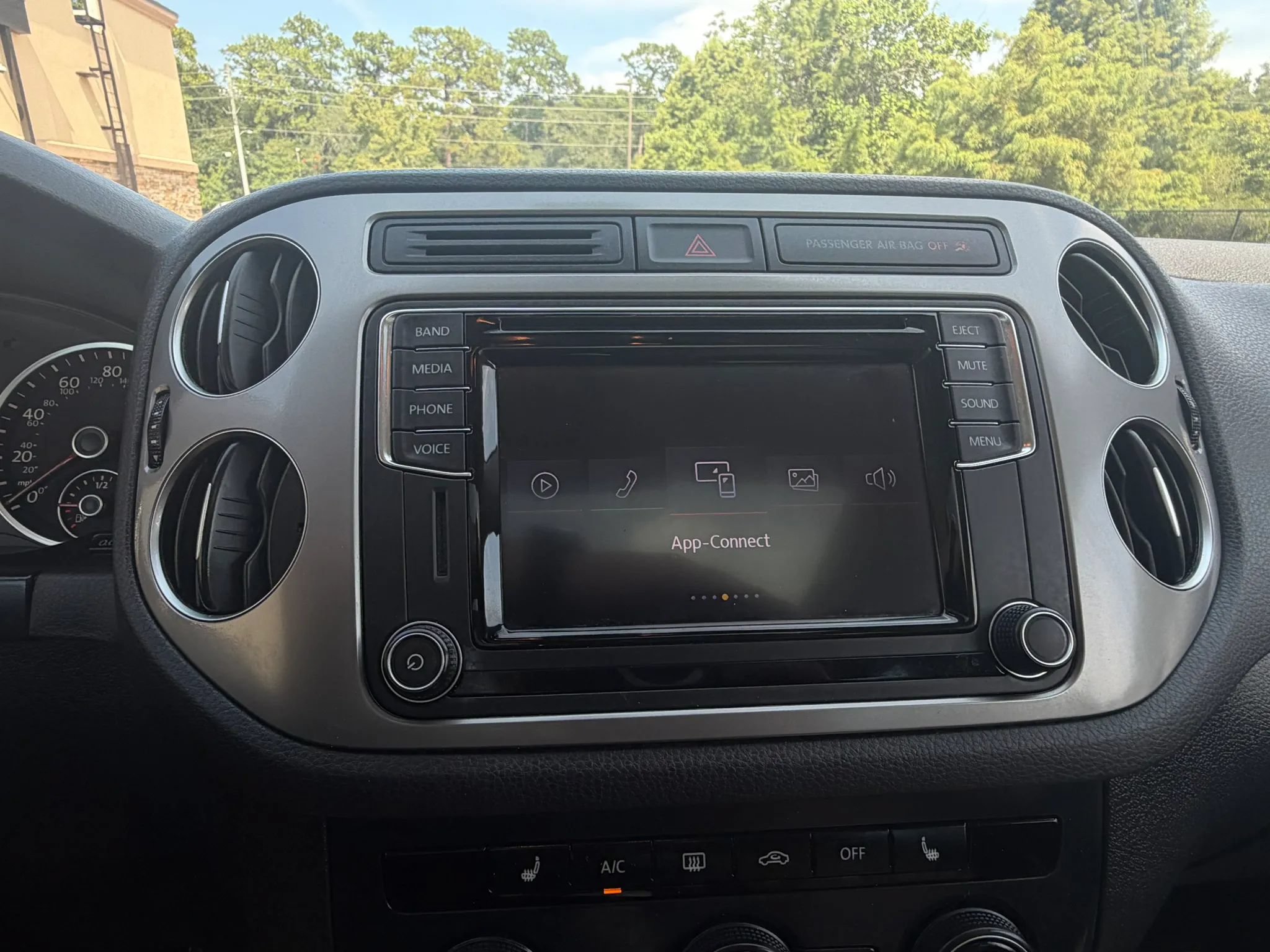 Used 2017 Volkswagen Tiguan Wolfsburg Edition FWD image 21