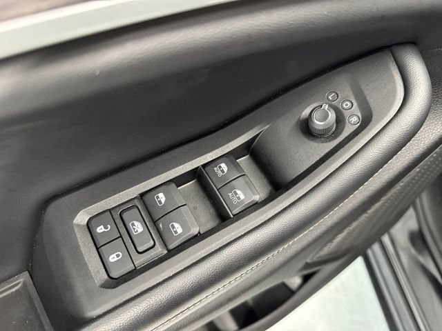 Used 2024 Jeep Grand Cherokee Limited w/ Black Appearance Package AWD/4WD image 22