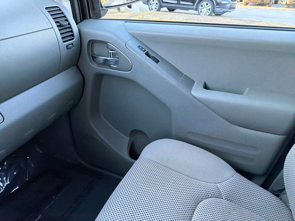 Used 2020 Nissan Frontier SV w/ Midnight Edition Floor Mats image 28