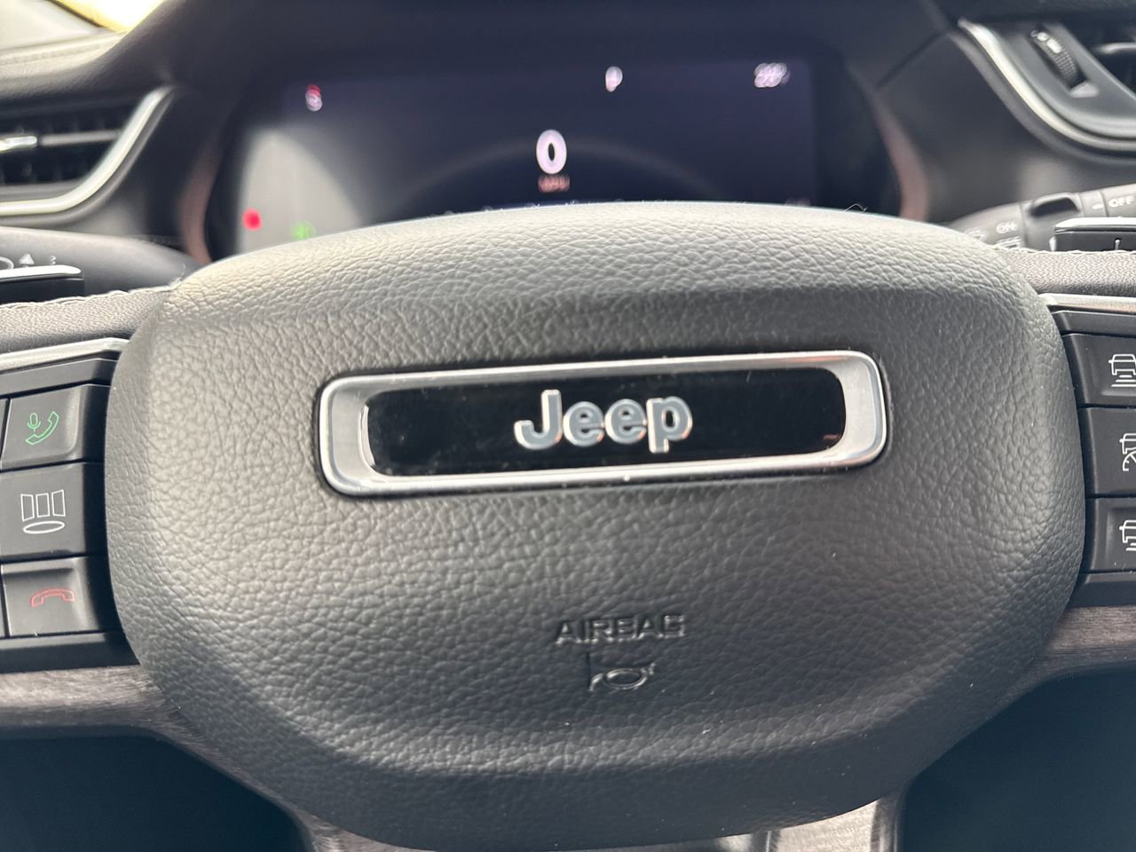 Used 2023 Jeep Grand Cherokee Limited image 29