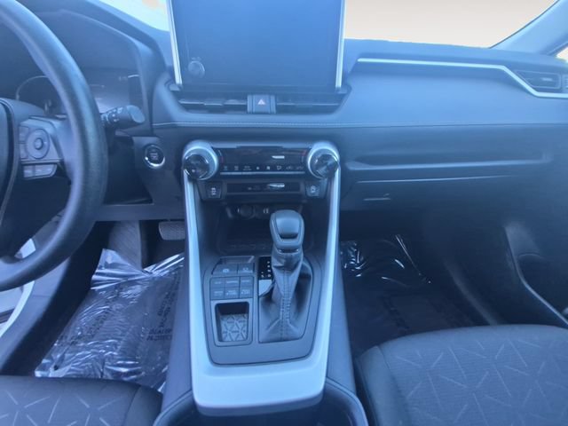 Used 2025 Toyota RAV4 XLE AWD/4WD image 11