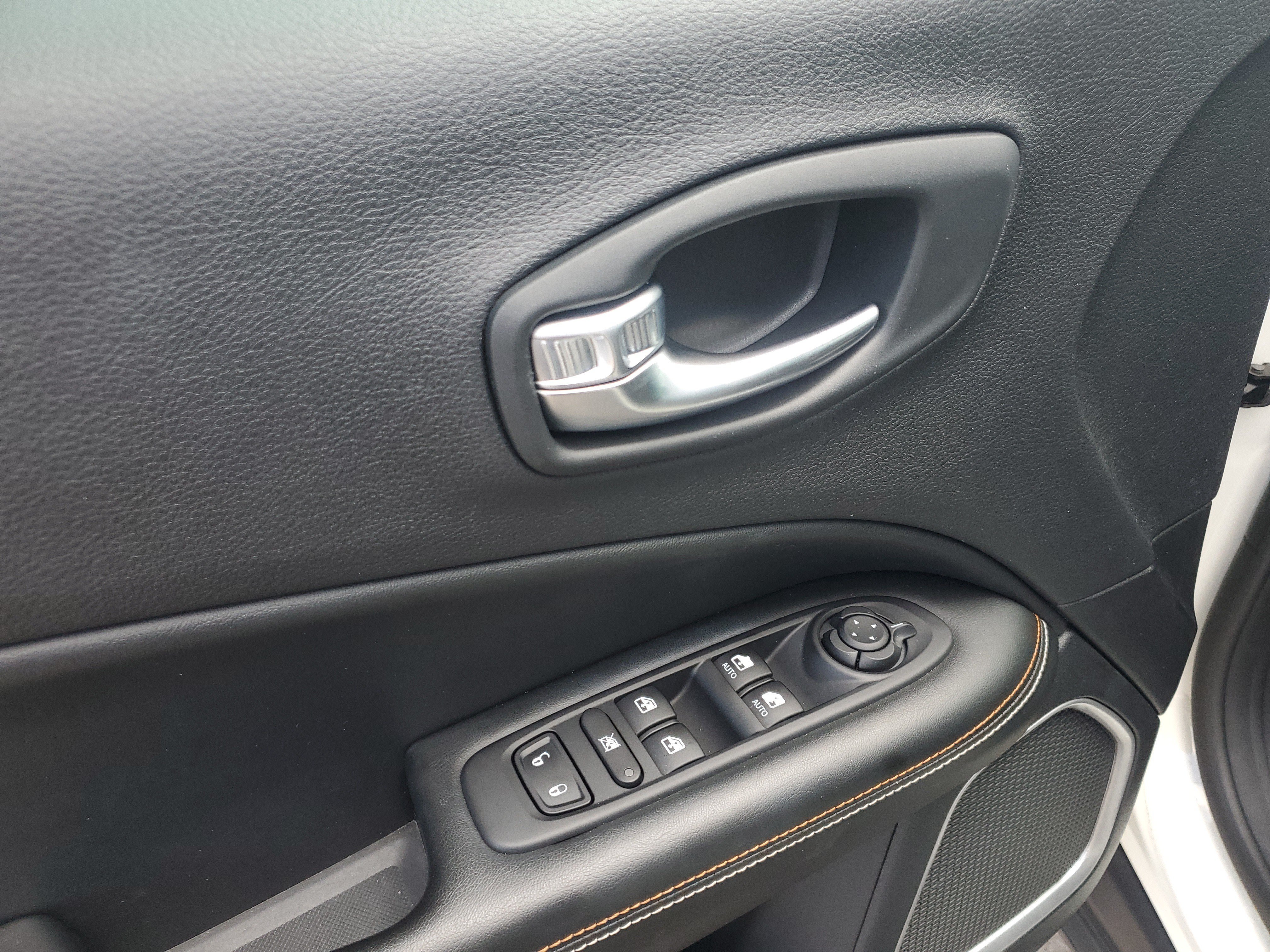 Used 2020 Jeep Compass Sport w/ Tech Group FWD image 10