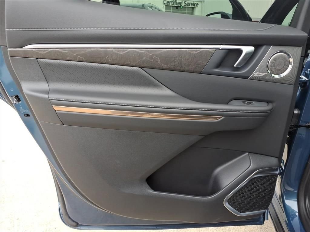 New 2026 Buick Enclave Avenir image 17