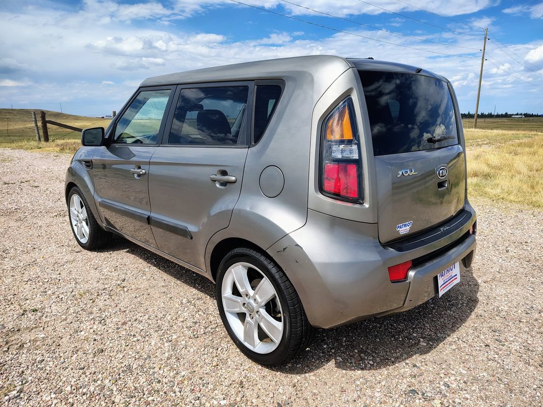 Used 2011 Kia Soul ! FWD image 3
