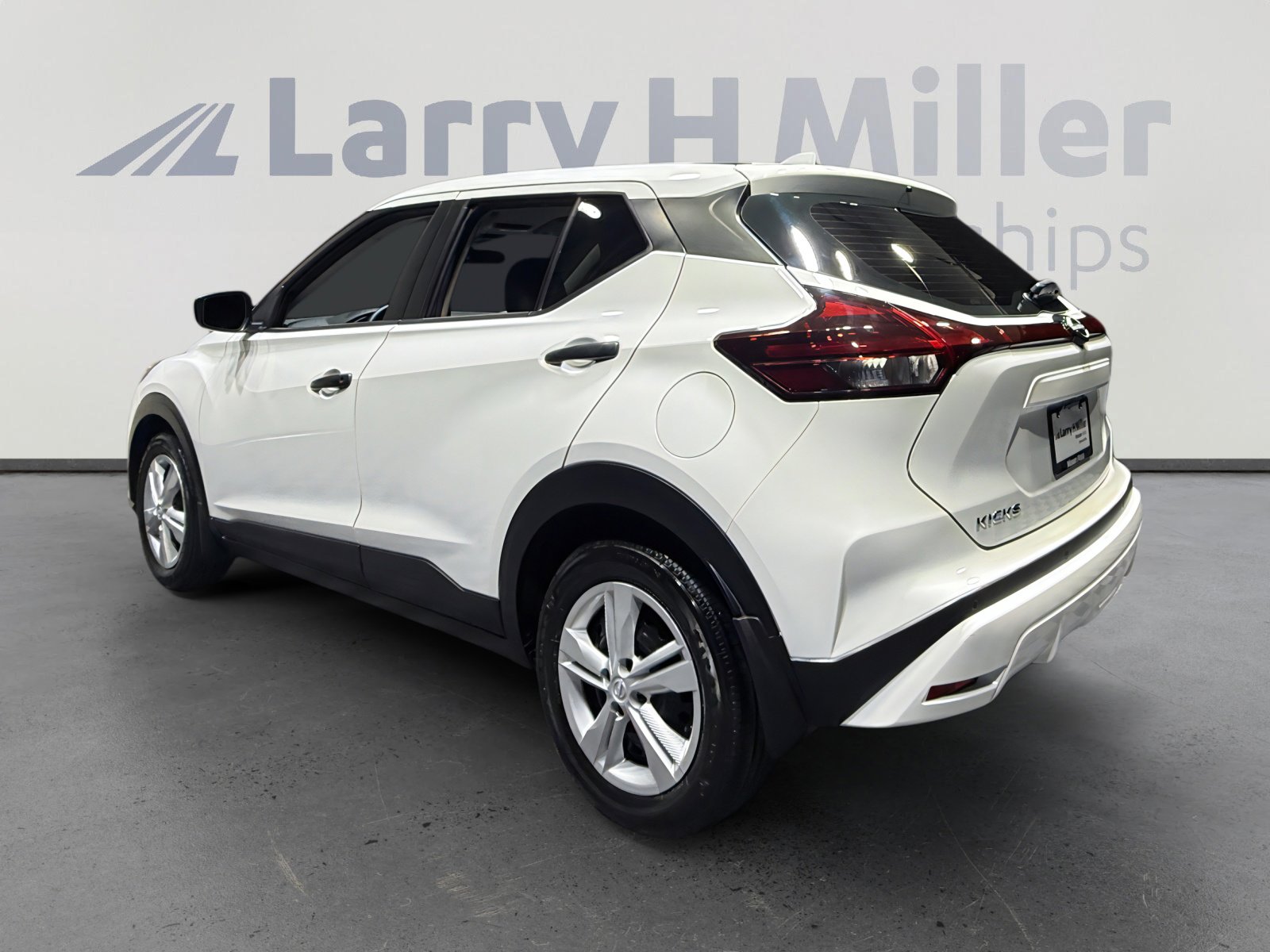 Certified 2025 Nissan Kicks Play S FWD image 3