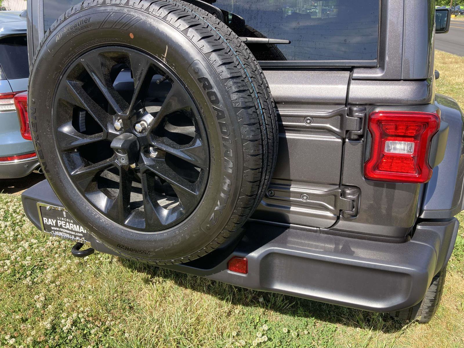 Used 2025 Jeep Wrangler Sahara AWD/4WD image 4