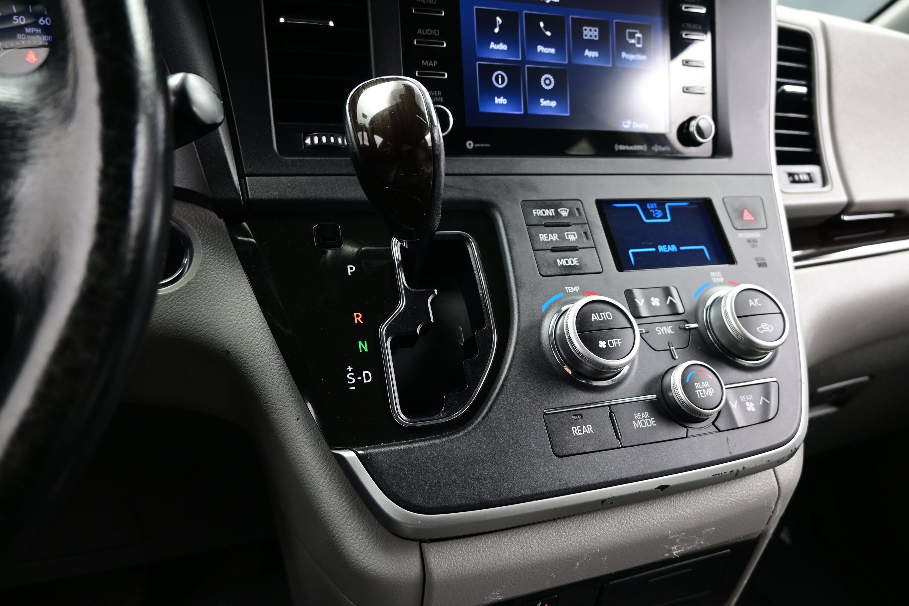 Used 2020 Toyota Sienna XLE FWD image 21