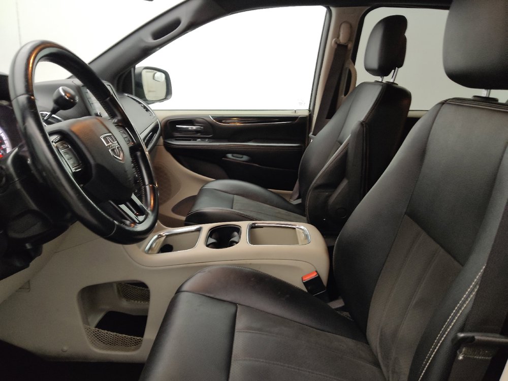 Used 2019 Dodge Grand Caravan SXT FWD image 17