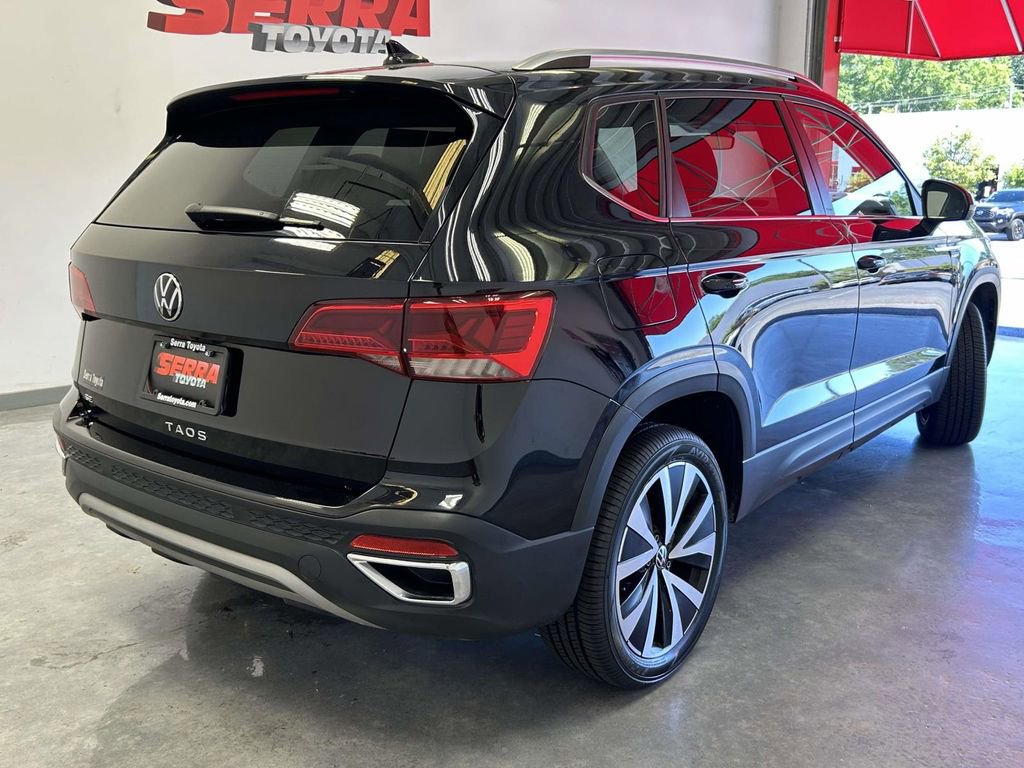 Used 2024 Volkswagen Taos SE FWD image 3