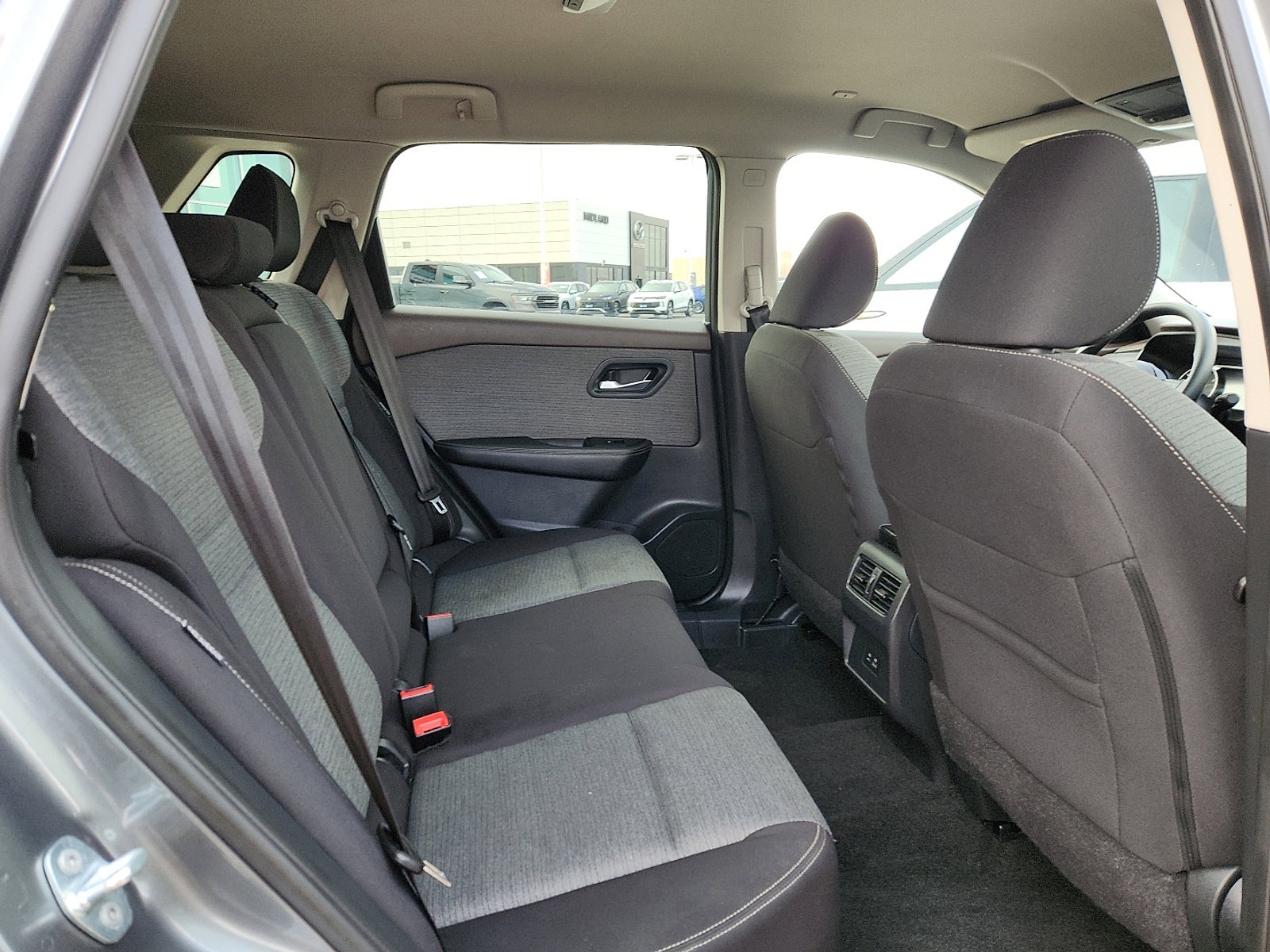 Used 2023 Nissan Rogue SV image 14