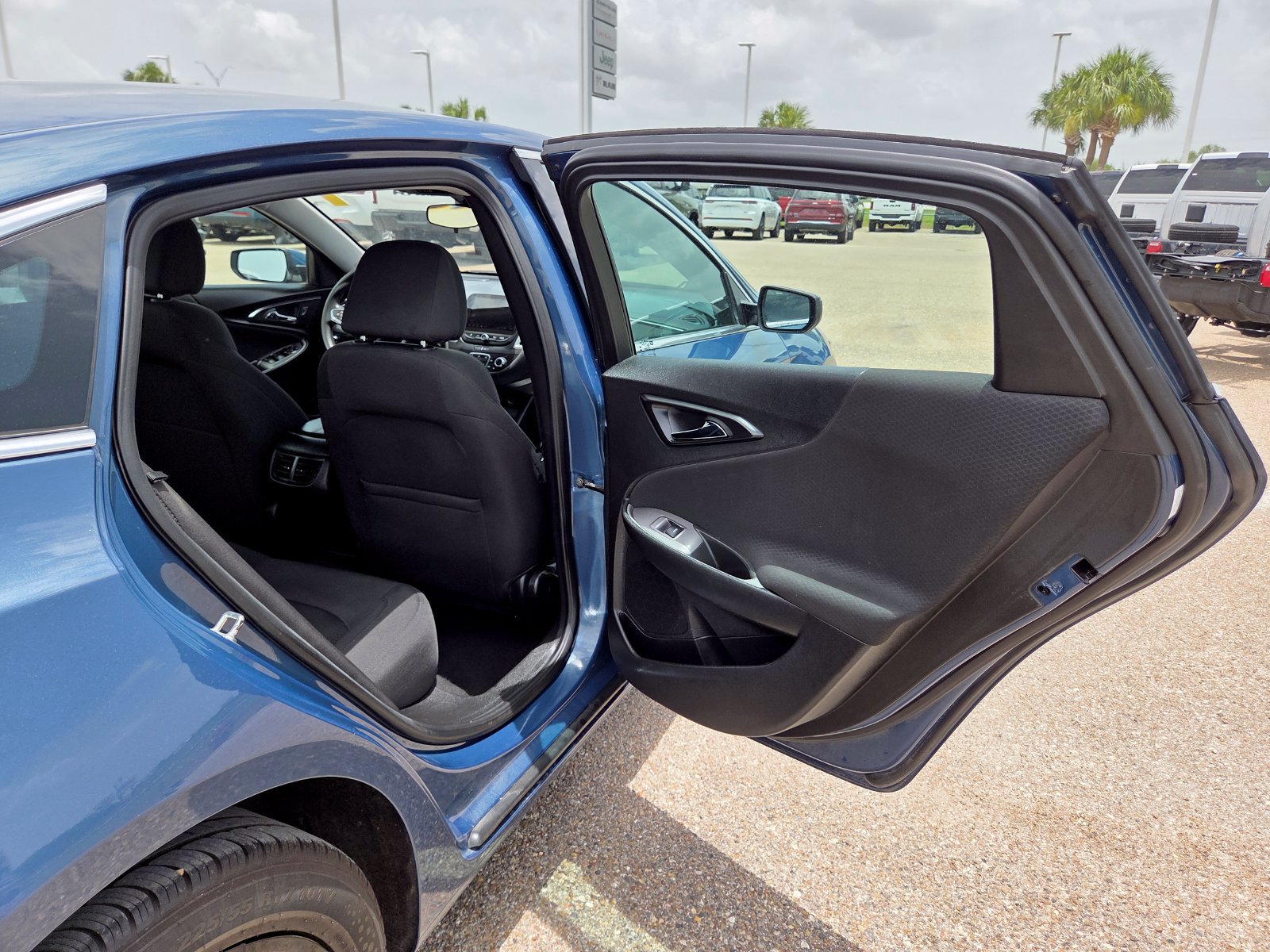 Used 2024 Chevrolet Malibu LT FWD image 16