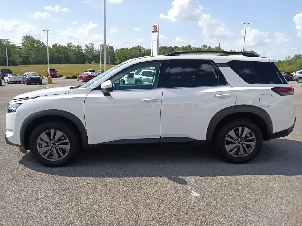 Used 2022 Nissan Pathfinder SV w/ SV Premium Package image 6