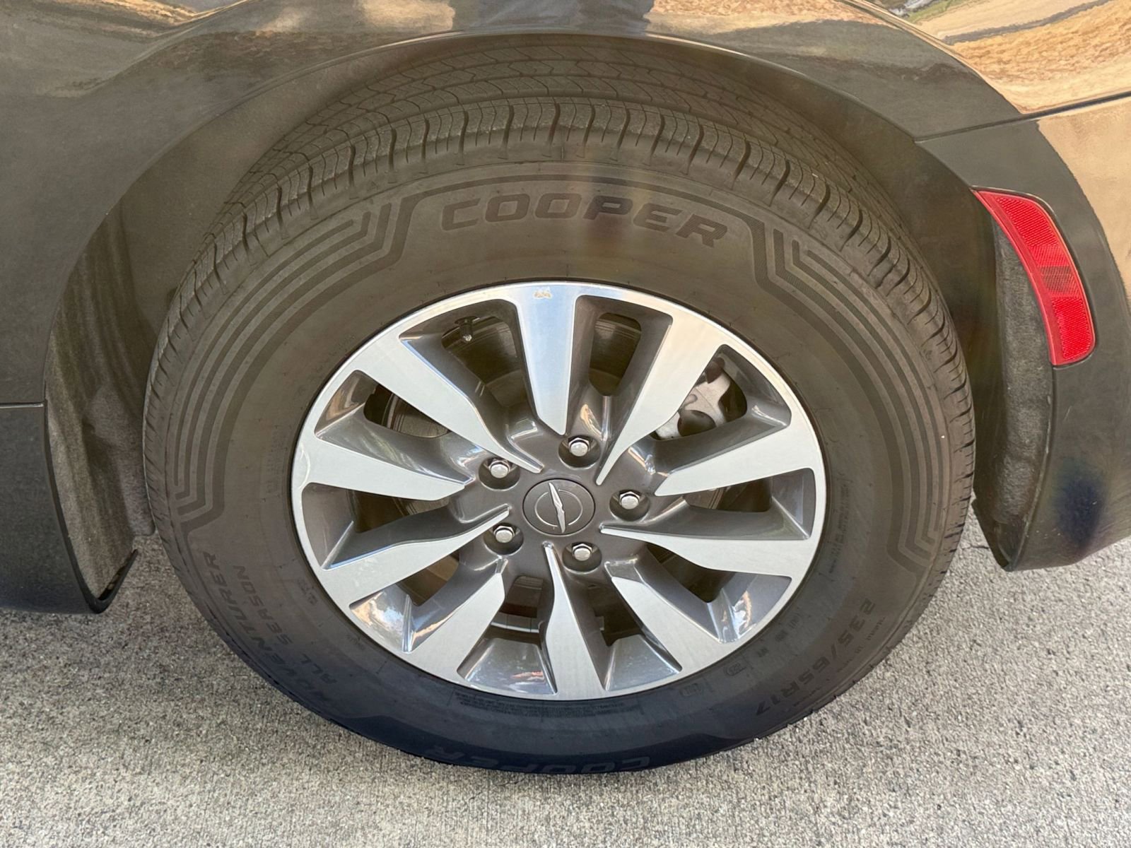 Used 2023 Chrysler Pacifica Touring-L FWD image 32