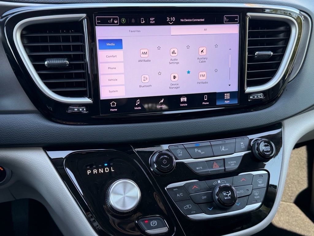 Used 2023 Chrysler Pacifica Touring-L image 28