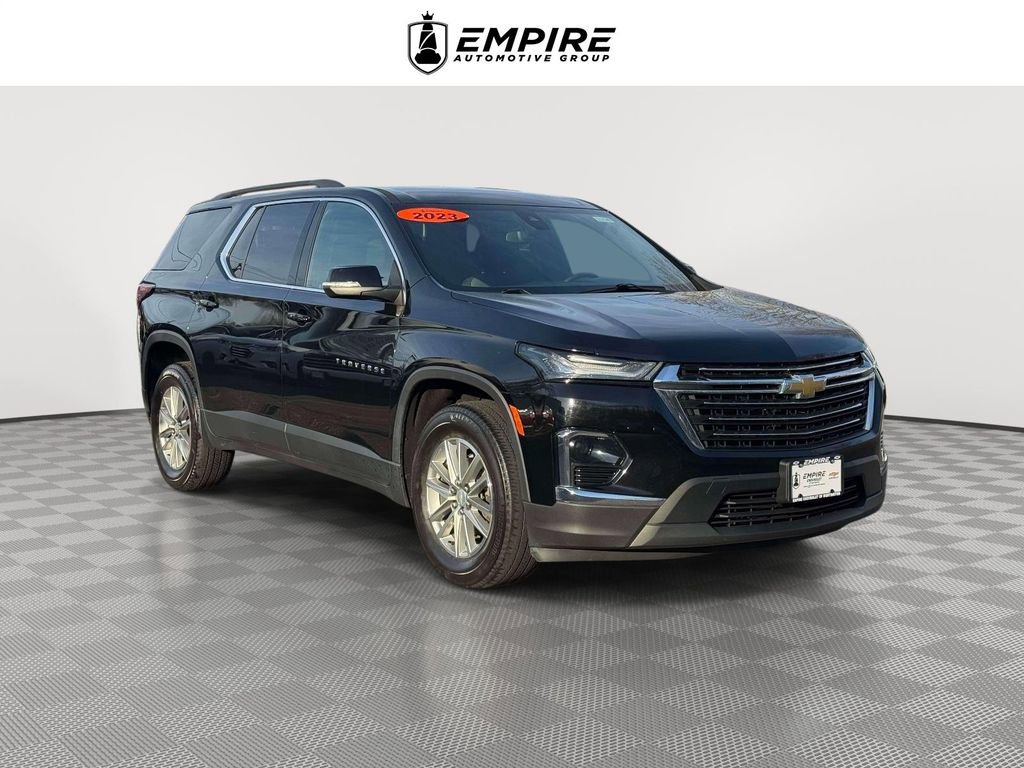 Used 2023 Chevrolet Traverse LT FWD image 1