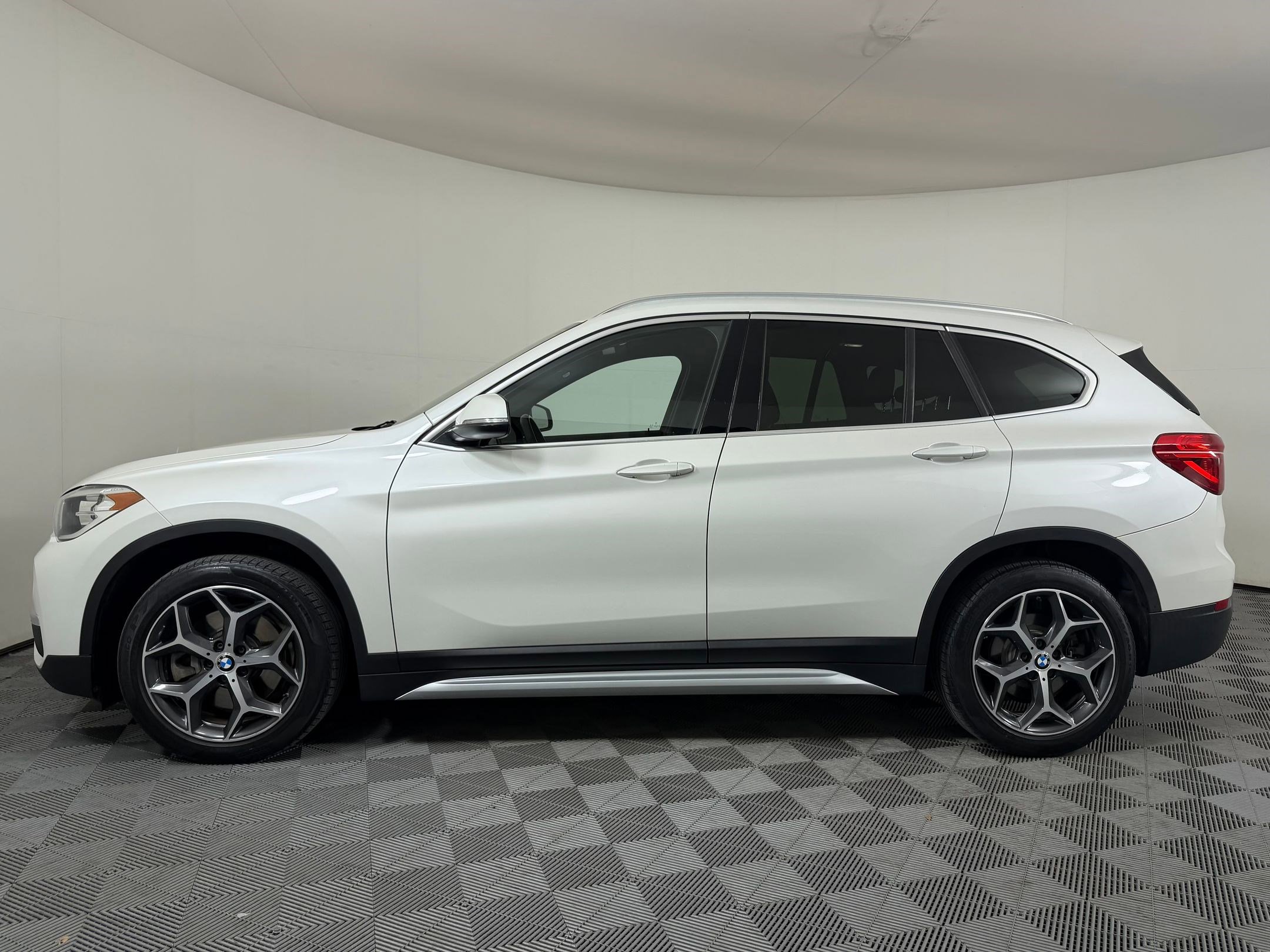 Used 2018 BMW X1 xDrive28i w/ Convenience Package image 2